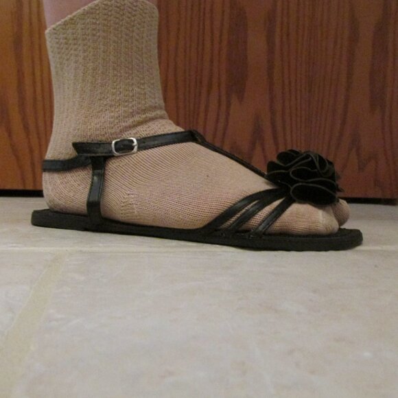WOMEN'S SIZE 8 BLACK SHOES STRAPPY SANDALS SUMMER FLATS CASUAL OR DRESSY NWOT - Picture 2 of 5